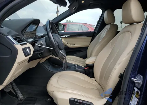 2018 BMW X1 xDrive28I из США, поврежденный, VIN WBXHT3C34J5K31850